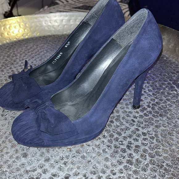 Stuart Weitzman navy blue suede pumps - Picture 2 of 6